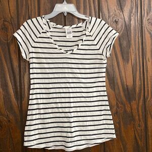 Victoria’s Secret Sport black white stripe short sleeve v neck tee S 70% cotton